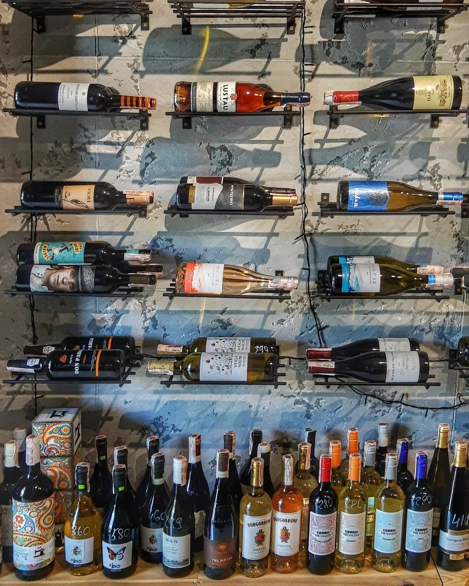 Ausgewaehlte Wein, Cava und Champagner Flaschen